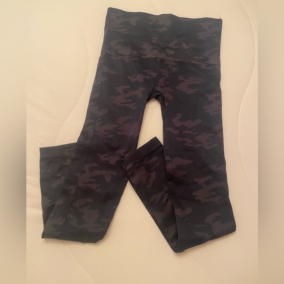 Medium Spanx camo leggings. Never worn. These run small. - Picture 2 of 2